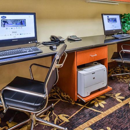 ハンプトン イン エンポリア エンポーリア エクステリア 写真